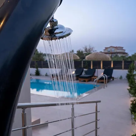 Diamond With Swimming Pool Ciliví